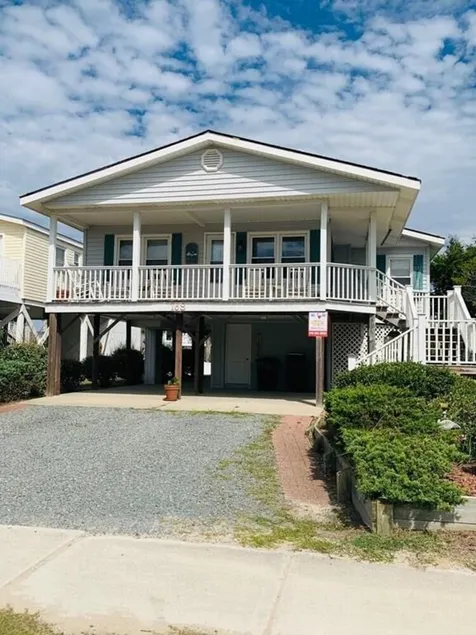 Wayne's World 3 Bedroom Home by RedAwning - Image 1