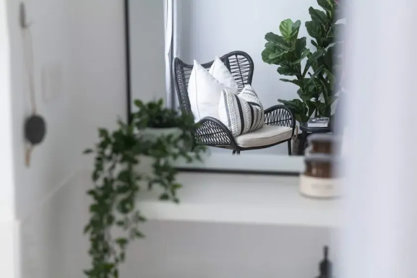 Stylish 1 Bedroom Apartment Near Beach - Image 1