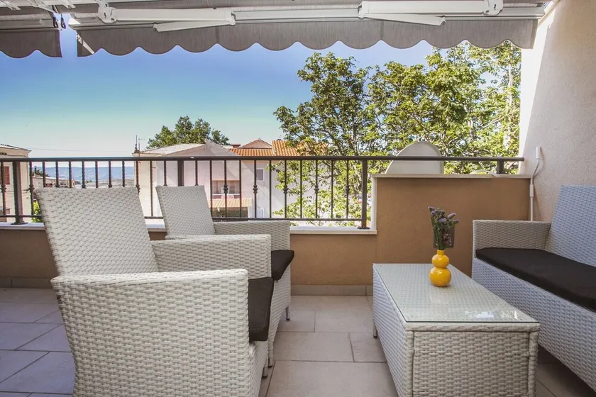 A2 - Luxury apt w Terrace, Gym, Jacuzzi & Sauna - Image 1