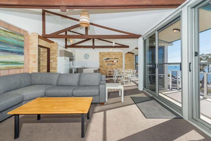 Castaways Unit 8 17 Shoal Bay Road - Image 1