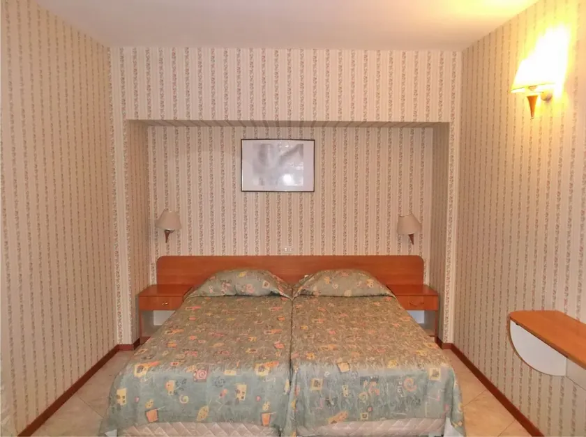 Tintyava Park Hotel - Image 1