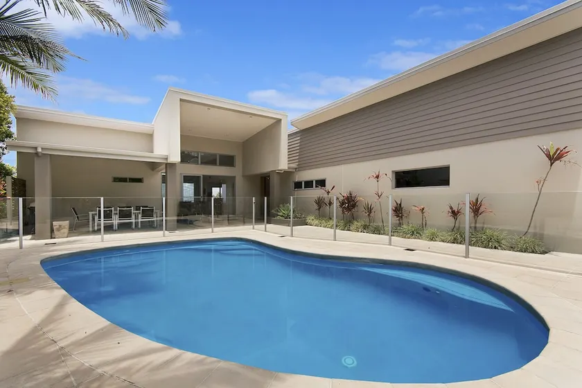 67 Orient Drive - Image 1