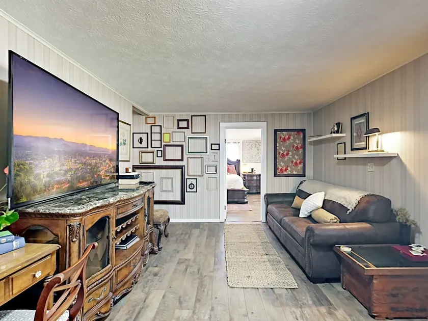 Country Compound - 2 Separates - 6 Br Home - Image 1