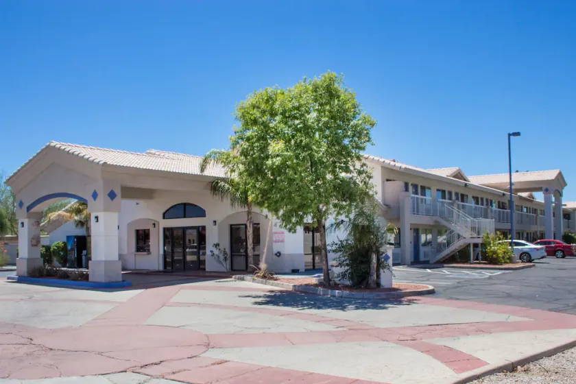 Apache Inn - Image 1