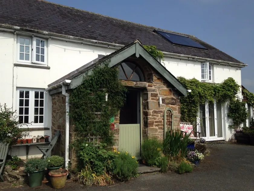 Rhedyn Guest House - Image 1