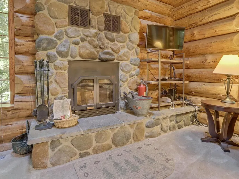 Bear Den Log Cabin - Image 1