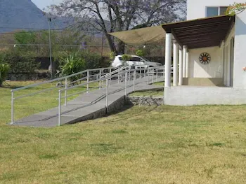 Quinta Avril - Image 1