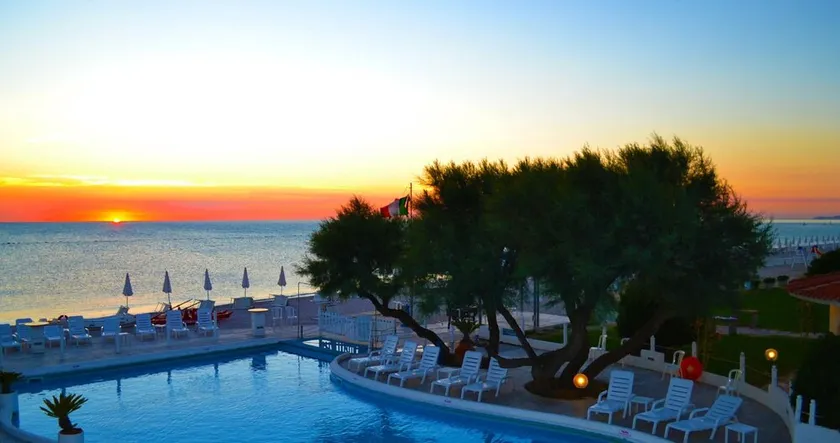 Family Beach Resort Il Girasole - Image 1