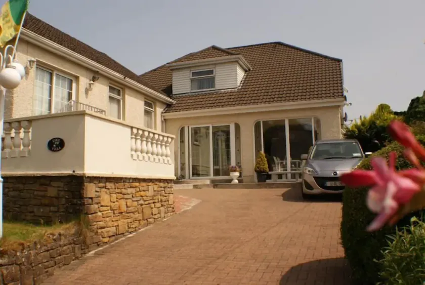 Eske Villa - Image 1