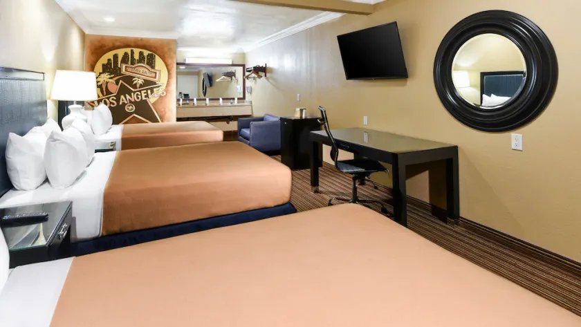 Hollywood Inn Express South - Image 1