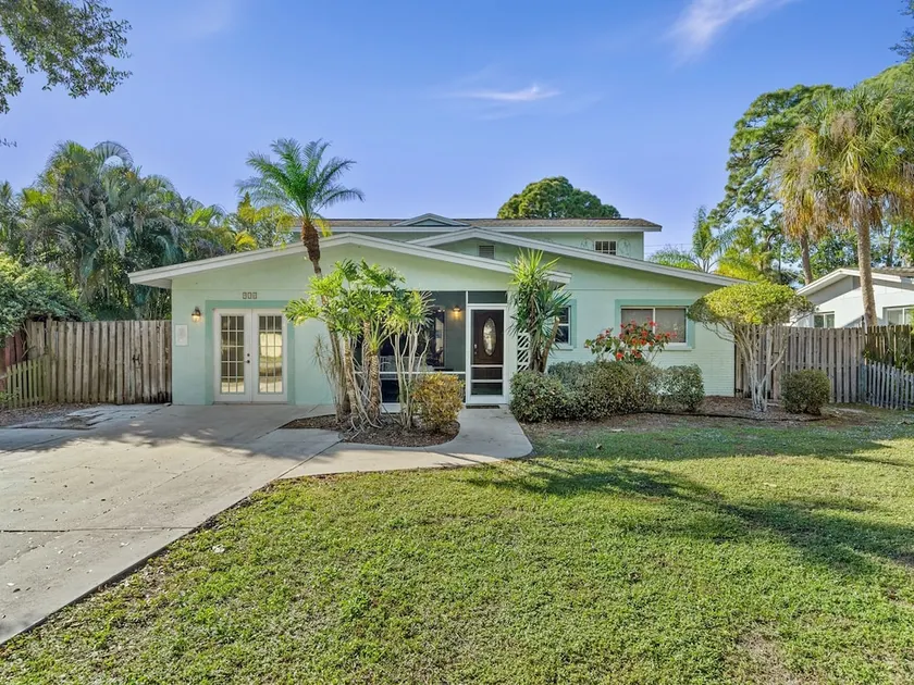 Rialto Mansion Venice Island 6 Br home by RedAwning - Image 1