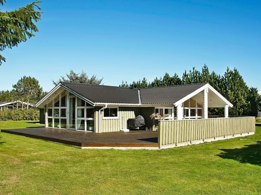 Luxurious Holiday Home in Løkken With Roofed Terrace - Image 1