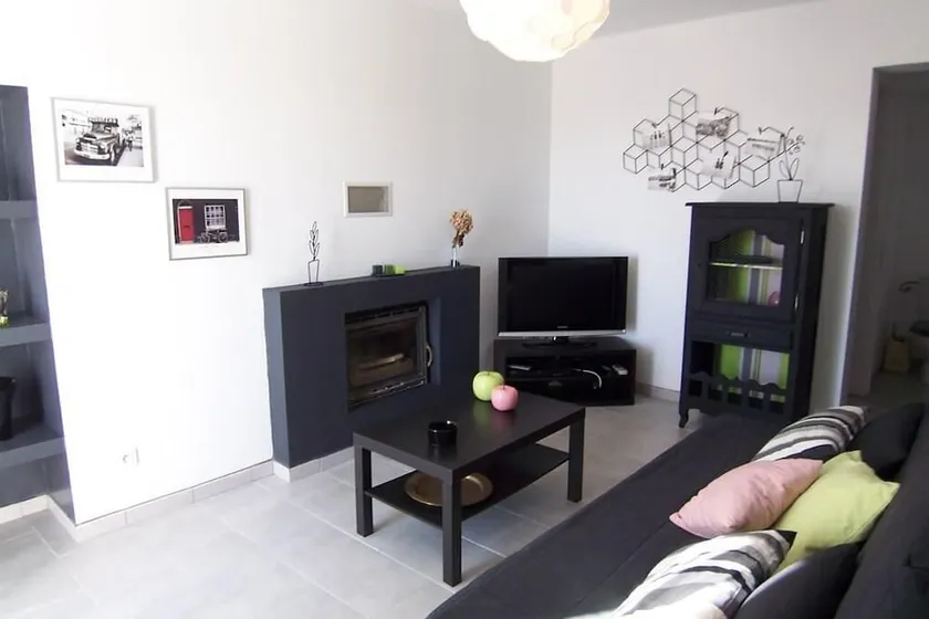 APARTMENT CHIOLA RDC - BEACH ON FOOT- SOLARO Apartment 1 - Image 1