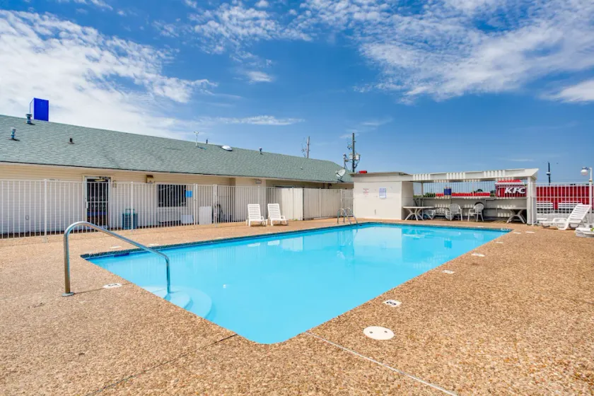 Motel 6 Fayetteville, AR - Image 1