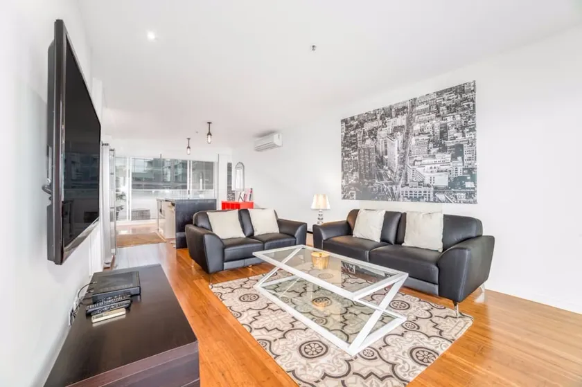 Melbourne Holiday Apartments at McCrae Docklands - Image 1