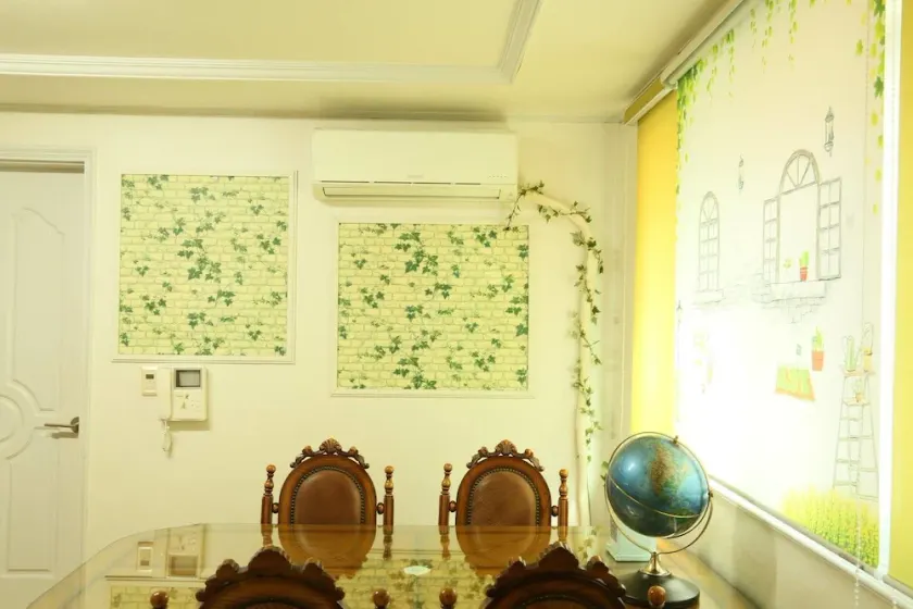 Seoul Holiday Guesthouse - Image 1