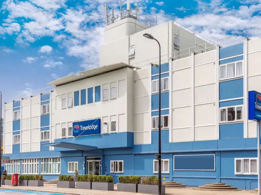 Travelodge London Battersea - Image 1