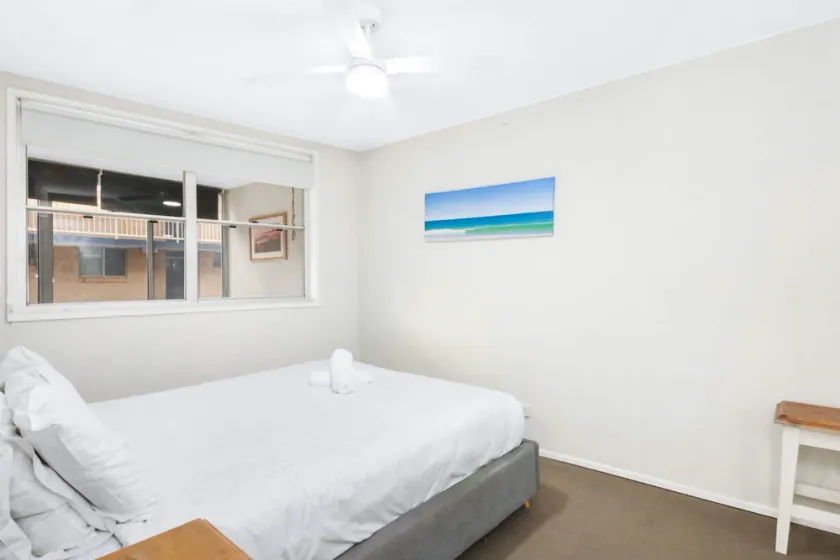 Bright 2 Bedroom Apartment in Burleigh Beach - Image 1