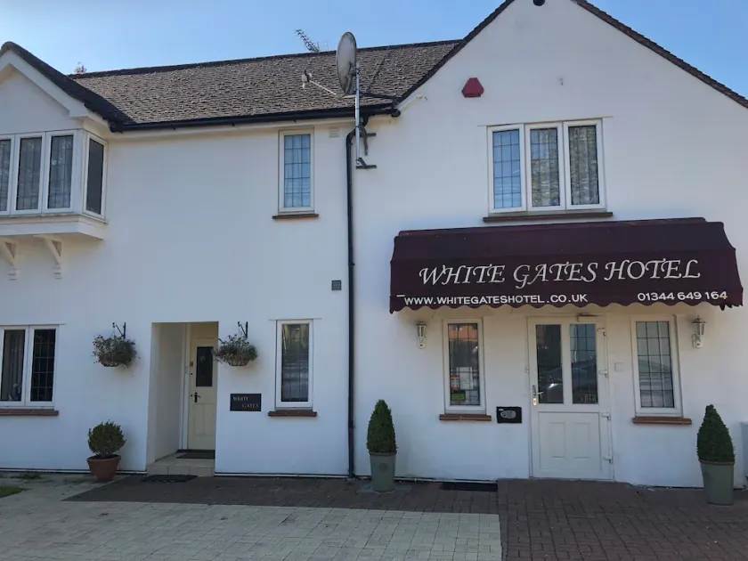 White Gates Hotel - Image 1