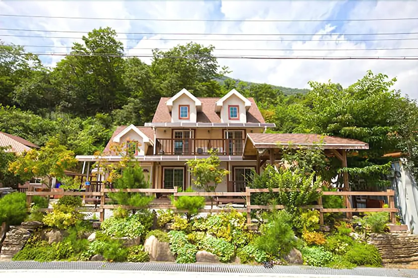 Jecheon Songgye Terrace Punggyeong Pension - Image 1
