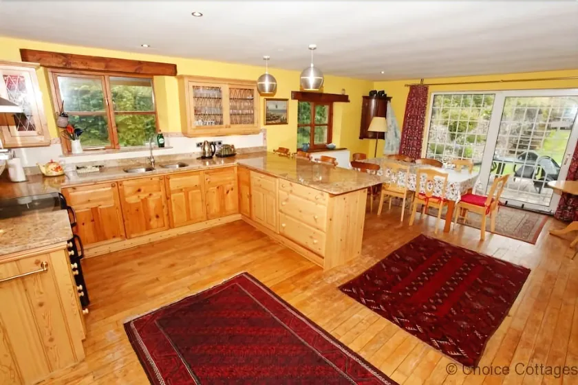 Braunton Burland House 5 Bedrooms - Image 1