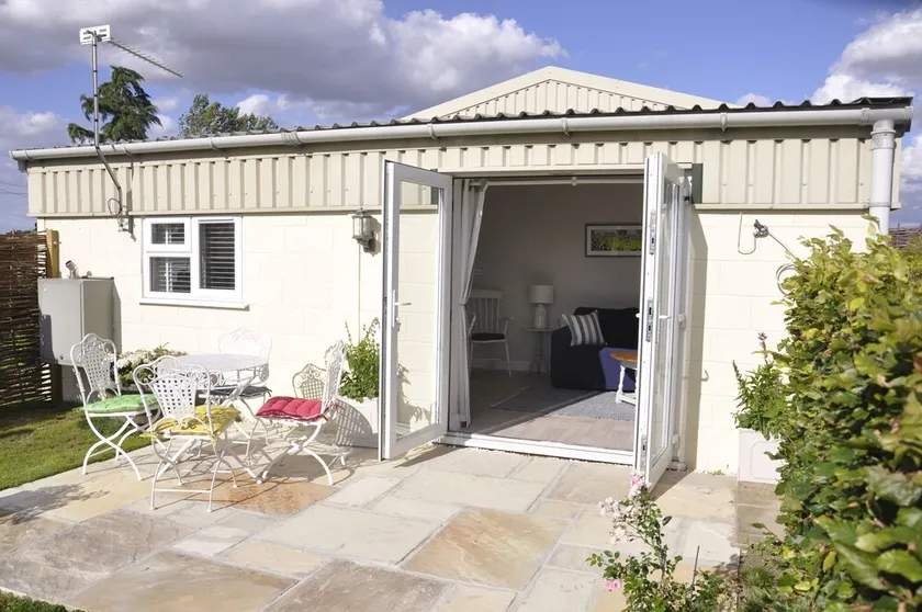 Countryside Retreat Cottage in Suffolk, England - Image 1