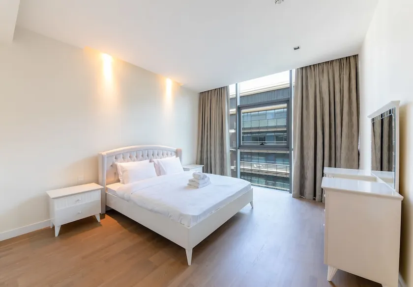Maison Privee - City Walk - Image 1