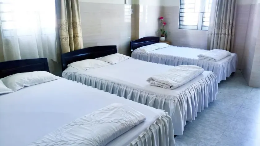 Hung Binh Hotel - Image 1