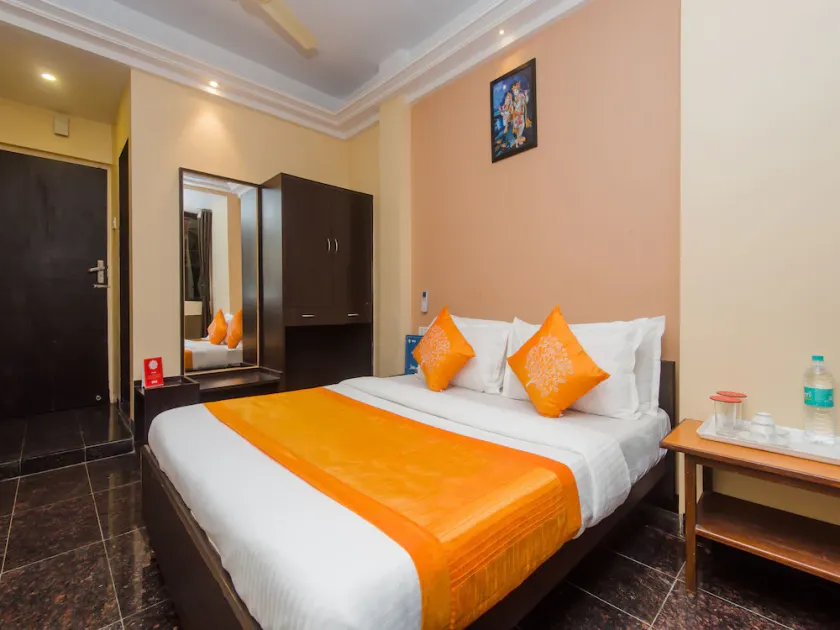 OYO 11672 Hotel Shubham - Image 1