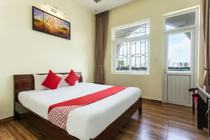King Garden Hotel - Image 1