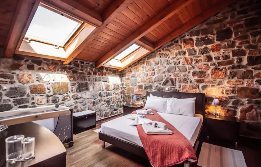 Nice Home in Milatos, Lasithi With 4 Bedrooms, Wifi and Outdoor Swimming Pool - Image 1