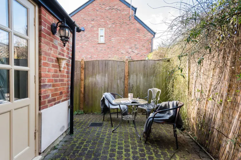 The Great Clarendon Lodge - Large & Stylish 4BDR Home in Jericho - Image 1