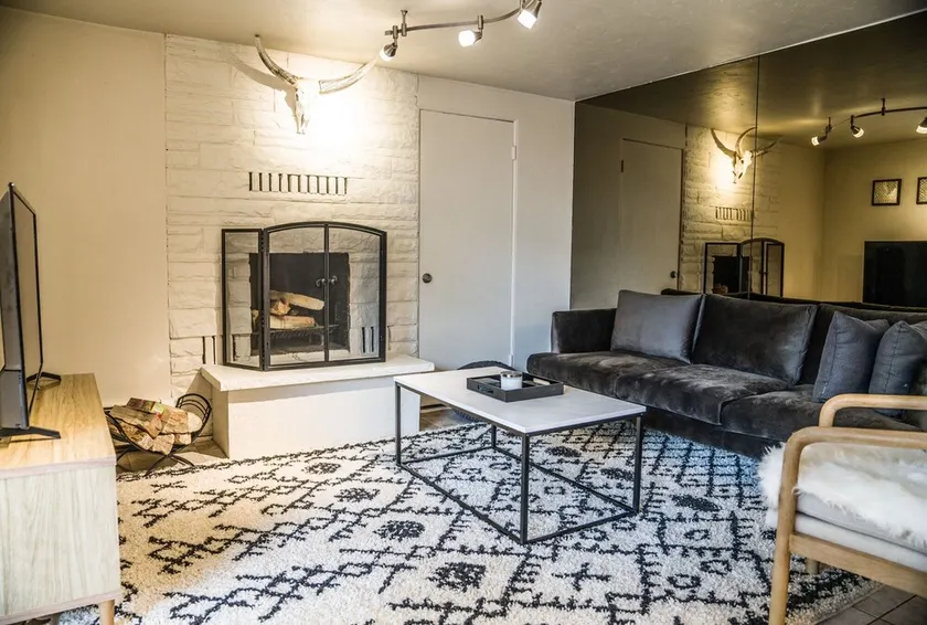 Newly Furnished Two Bedroom - Image 1