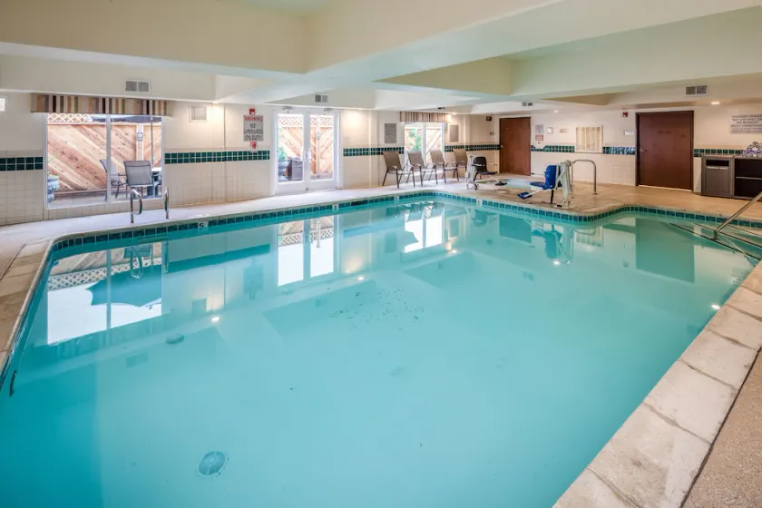 Best Western Plus Airport Inn & Suites - Image 1