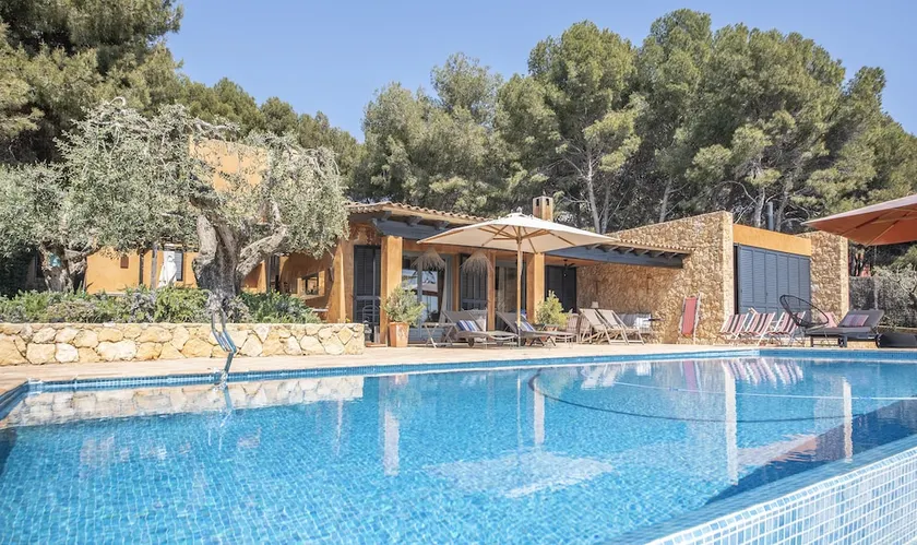 TH112 Great beachfront Deluxe villa with panoramic sea views - Image 1