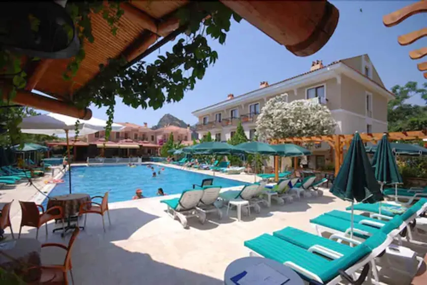 Perdikia Beach Hotel - Image 1