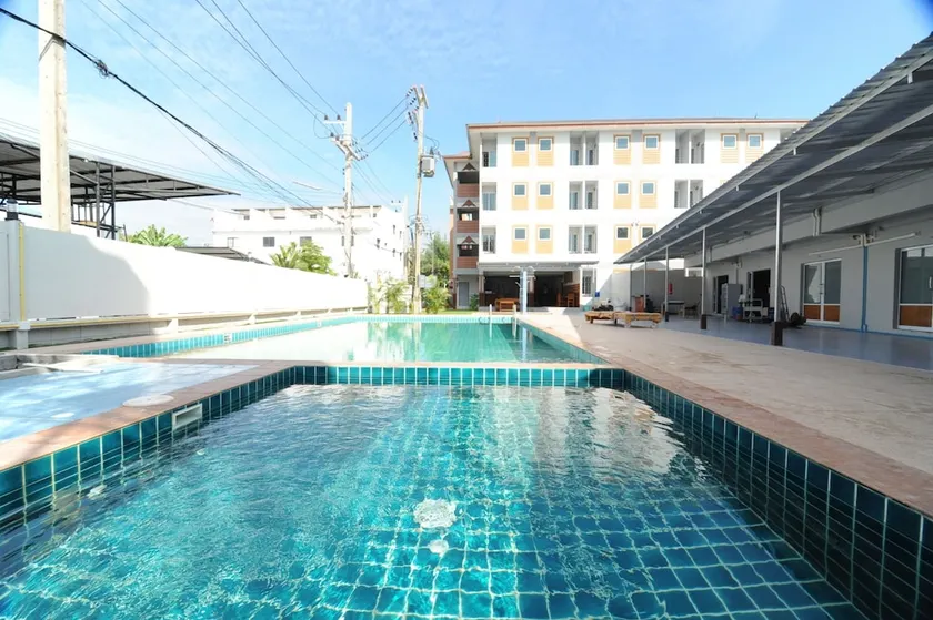 Pool Front Hostel - Image 1