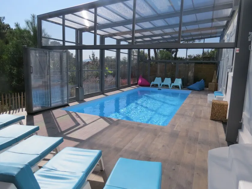 villa 12 pers climatisee, piscine chauffee couverte ou non,2km mer, golf, jardin - Image 1