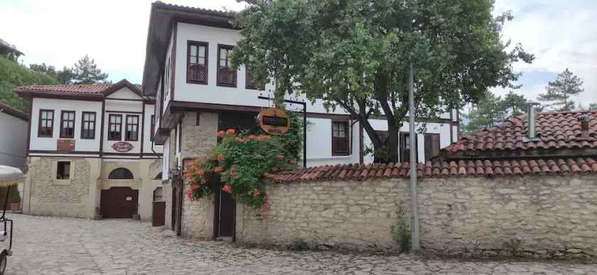 Yedekcioglu Konak - Image 1