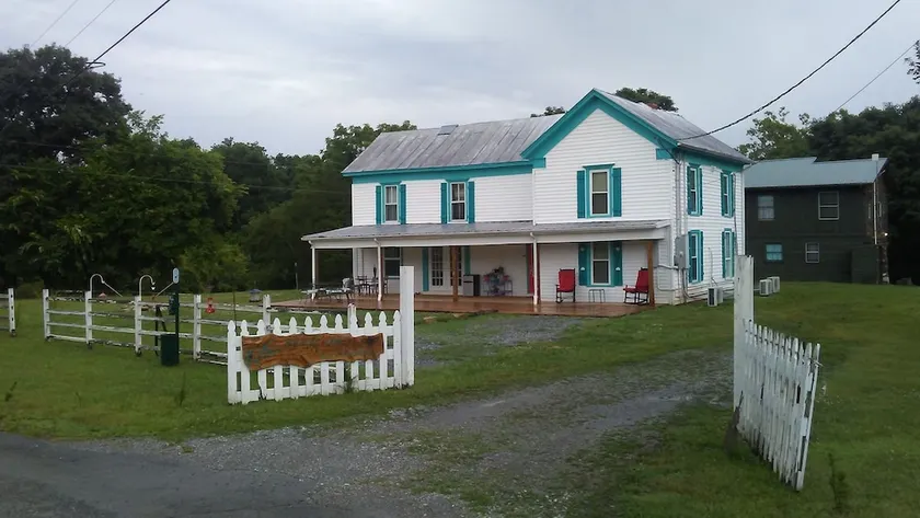 Memory Lane Bed And Breakfast - Image 1