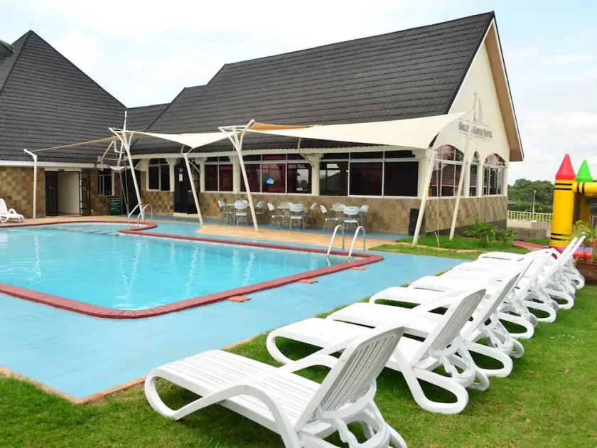 Golden Gates Hotel - Image 1