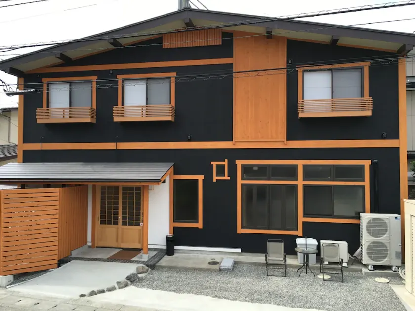 Guesthouse Orange Cabin - Image 1