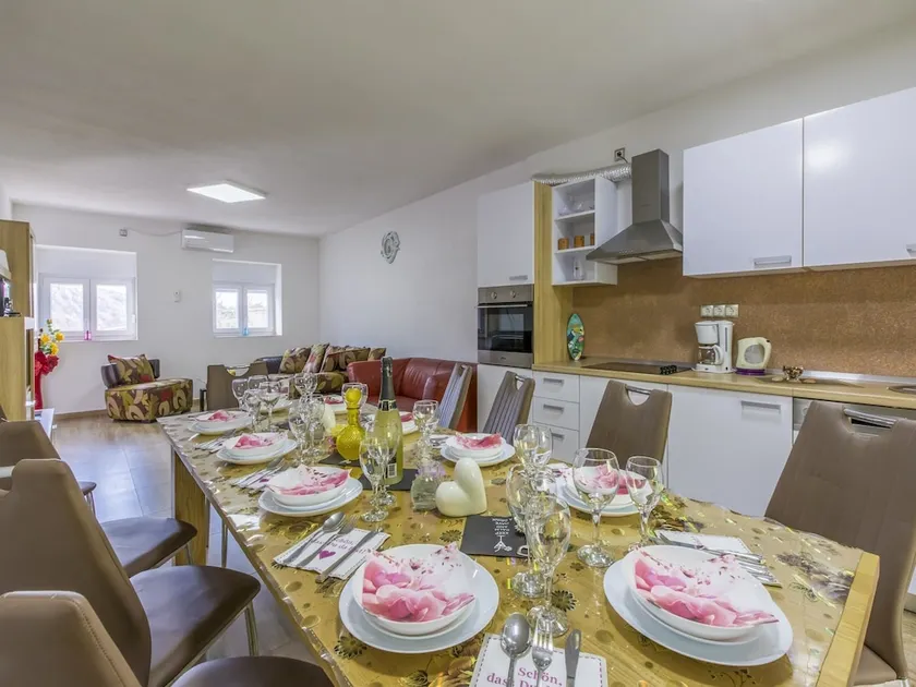House Eddy - Image 1