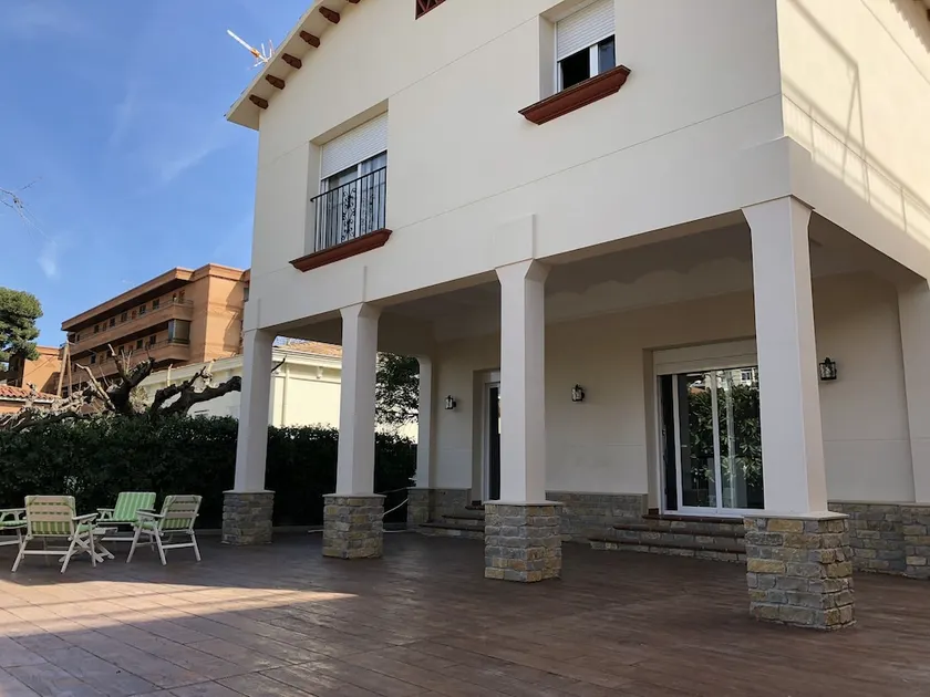 T&H Villa Miramar - Image 1
