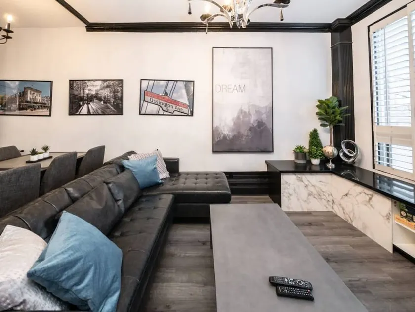 Trendy Queen West Loft - Image 1
