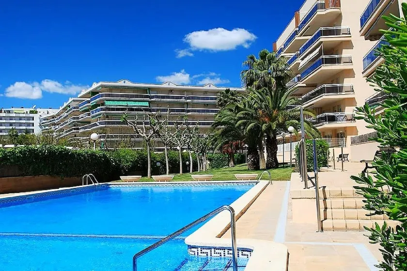 UHC Ventura Park Apartments - Image 1