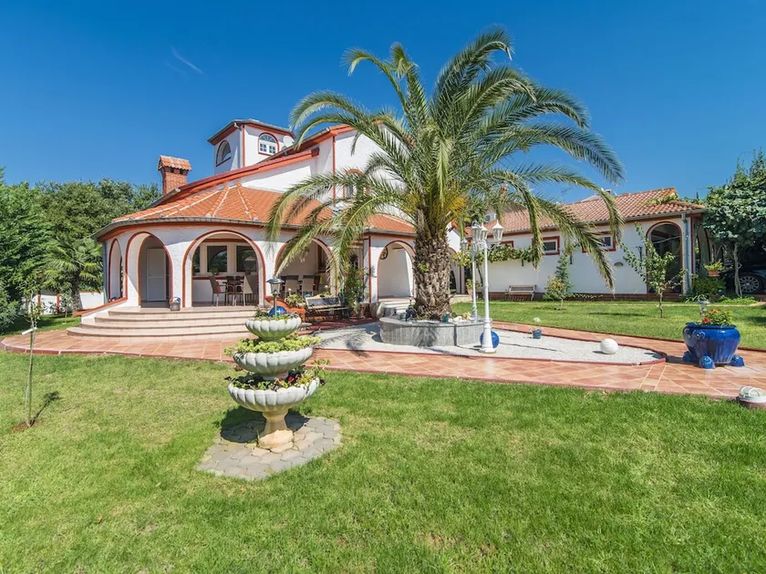 Comfortable Villa in Porec With Private Swimming Pool - Image 1
