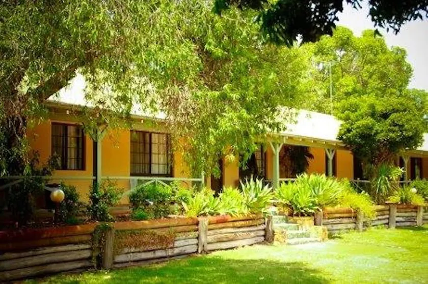 Ravenswood Hotel - Image 1
