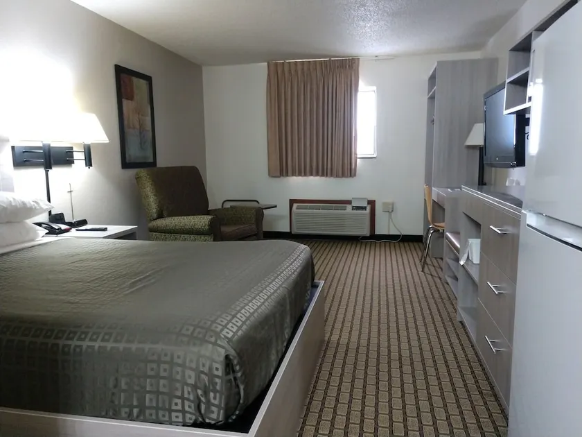 Country Hearth Inn Maryville - Image 1