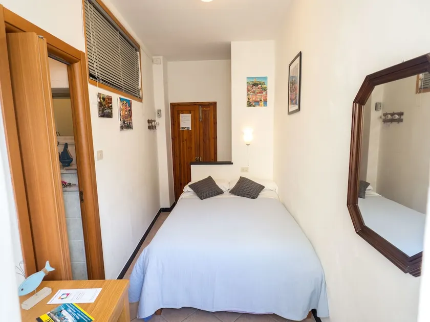 Carmelina Cosy Room - Image 1